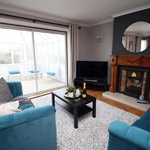 Becky's Bungalow By Ty Sa -spacious 4 Bed Bungalow Cardiff