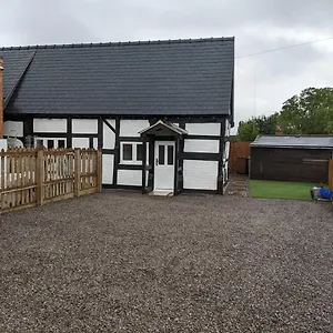 Characterful 2 Bed Cottage, Quiet Village Setting Ashleworth